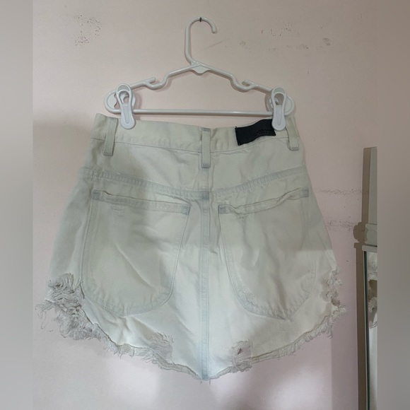 CARMAR white skirt with zipper, SIZE 26 - Picture 2 of 4